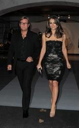 Elizabeth Hurley  Th_207764751_ElizabethHurleyLeavesherhomeandheadstotheValentinoExhibitioninLondon021_122_342lo