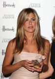 Jennifer Aniston - Page 9 Th_06176_31_122_517lo