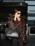 Victoria leaving NY and arriving in LA (feb 18th) Th_78817_celeb-city.org_Victoria_Beckham_arriving_JFK006_122_508lo