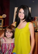 Selena Gomez & Joey King - LQ x28 Th_84502_HQHC_SELENA_AND_JOEY_MIAMI_7_17_2010_LQ_05_122_1165lo