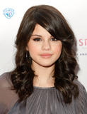 Selena Gomez Resimleri - Sayfa 2 Th_36730_Celebutopia-Selena_Gomez-Another_Cinderella_Story_Premiere_in_Los_Angeles-10_122_452lo