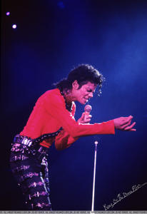 BAD WORLD TOUR  Th_39710_2_122_579lo