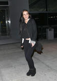 Lindsay Lohan - Page 6 Th_58461_celebrity_paradise.com_TheElder_LindsayLohan2010_04_11_arrivingatJFKairport6_122_899lo