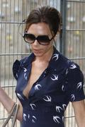 Victoria Beckham Th_47387_glambeckhams1_122_171lo