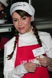 Events von 2008 Th_69094_Celebutopia-Alyssa_Milano_serves_food_at_the_Los_Angeles_Mission_on_Christmas_eve-07_122_445lo