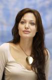 Angelina Jolie Th_57040_45c14ace90169233669847_122_498lo