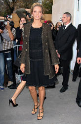 Uma Thurman Chanel at Paris Fashion Week Th_929957775_UmaThurmanChanelParisFashionWeekUmSR8oLfp7Jl_122_62lo