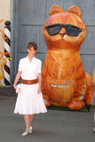 Jennifer Love Hewitt - Page 2 Th_61677_Jennifer_Love_Hewitt_-_Premiere_of_Garfield006_122_690lo