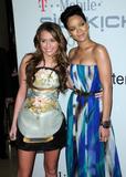 ! Mily Cyrus ! Th_11835_Rihanna_and_Miley_Cyrus_CELEBUTOPIA_ISA_03_122_885lo