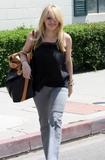 Hilary Duff Th_41731_hilary_duff_01023_122_69lo