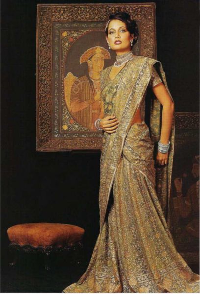 Hindistanlı Kadınların Kıyafetlerinin Hikayesi... Sari_1
