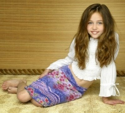 Miley Cyrus 12 yaşında Miley_cyrus_first_modeling_photo