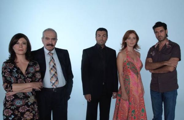 مسلسل تركي جديد((KAYBOLAN YILLAR ))على mbc4 Kaybolan_yillar