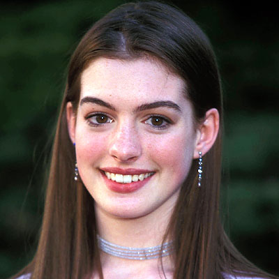 ذكريات مشاهير هوليوود 1999-anne-hathaway-400