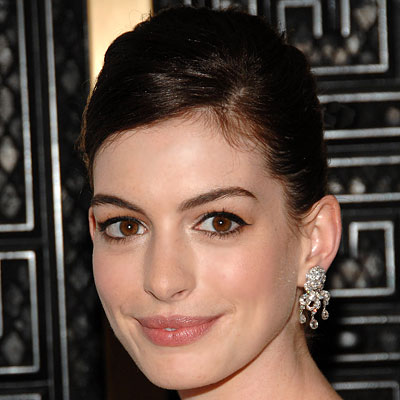 ذكريات مشاهير هوليوود 2009-anne-hathaway-400