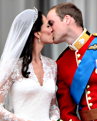  ! 042911-kate-william-kiss-400x500