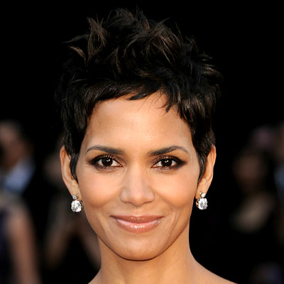 Oceni frizuru - Page 23 022711-halle-berry-makeup-400