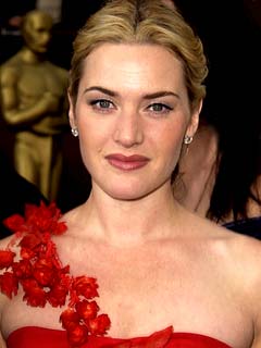 مراحل تطور النجمات العالميات 111904_winslet_2002