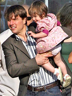 صور عائله وم اكروز  Suri_cruise