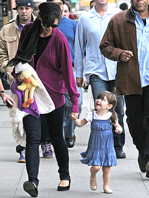 صور جميلة لTom Cruise's family Suri_katie_holmes