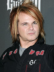 PARECIDOS RAZONABLES - Página 6 Rikki_rockett