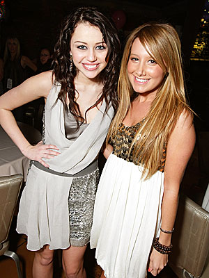 ashley and miley Miley_cyrus