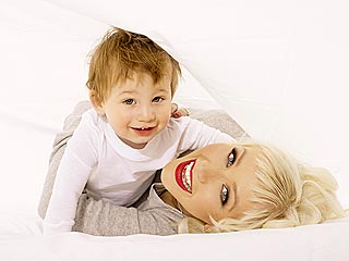 PEOPLE: Christina Aguilera on Life As a Mom [2 Fotos Nuevas] Christina_aguilera
