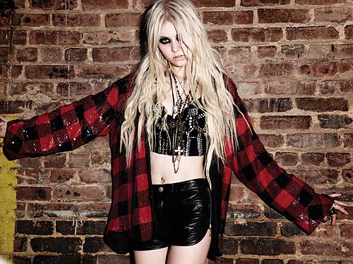 Qui y a-t-il dans votre Ctrl + V ? - Page 16 Taylor-momsen-02-500x375