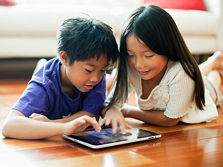 Vài Trò Chơi "Khi Xưa Ta Bé..." Kids-ipad-440