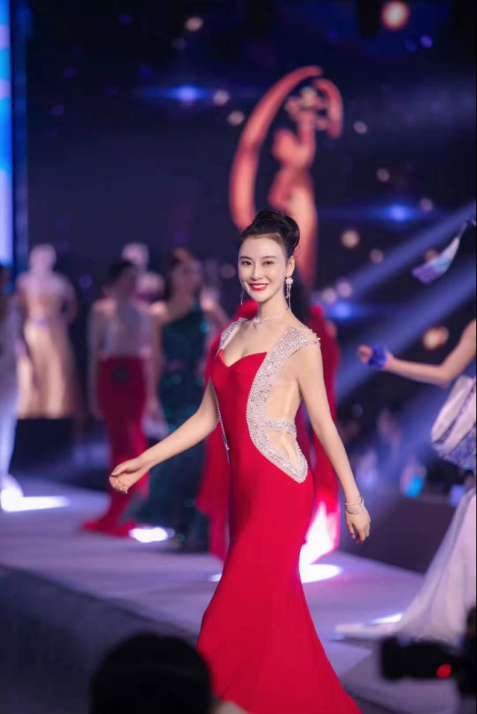 2020 | Miss Universe China | 1st runner-up | Dan Wu 388_987529c15c97383c8c5018e5e5445124b9e716d4