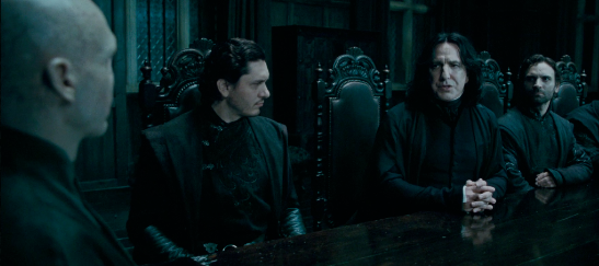 Jeu des images (version HP) - Page 13 Snape_%26_Voldemort_discussing_Harry_Potter%27s_whereabouts