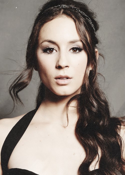 Troian Bellisario Troian%2BBellisario%2BtyltqUZ86KE