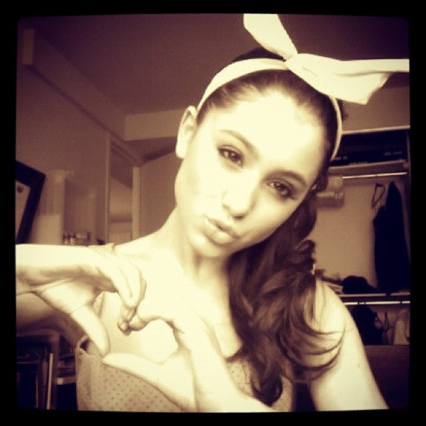 Dans l'avion  - Page 31 Ariana-grande-instagram