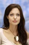 Angelina Jolie Th_56752_45c149281e7a1577393493_122_814lo