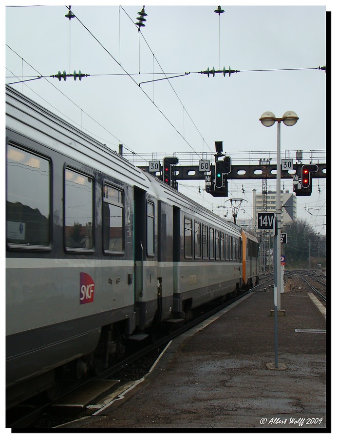 Des trains et des voies libres, des carrés ou des avertissements Bn20081218-067-ab4b1b