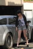 Kristen Stewart - Page 3 Th_57516_kris-tiny-shorts-home-la-10_122_439lo