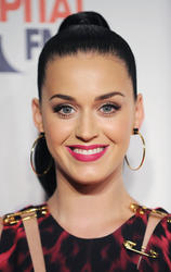 Katy Perry Th_652772221_KatyPerryCapitalFMJingleBellBallDayOkkqV7UJf1Ox_122_142lo