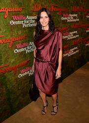 Courteney Cox - Th_114613667_CourteneyCoxPerformingArtsInauguralGalaBeverlyHills_101713_2_122_241lo