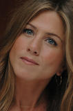 مكتبة صور Jennifer Aniston Th_19745_celebrity_city_Jennifer_Aniston_12_122_328lo