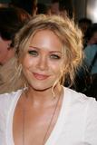 Mary-Kate & Ashley Olsen - Page 3 Th_68208_mk4_122_688lo