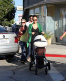 Photos candids - Page 12 Th_99126_jessica_alba_1018_122_815lo