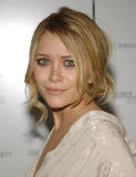 Mary-Kate & Ashley Olsen - Page 3 Th_80982_mary5_122_103lo