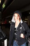 Kristen Stewart - Page 2 Th_48207_Kristen_Stewart_LAX_CU_ISA_09_122_466lo