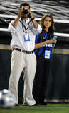 Alyssa Milano - Page 3 Th_31237_Preppie_-_Alyssa_Milano_at_the_World_Football_Challenge_soccer_match_between_Chelsea_and_Inter_Milan_at_the_Rose_Bowl_-_July_21_2009_6332_122_172lo