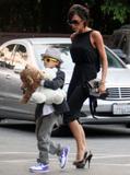 Victoria Beckham - Página 4 Th_62169_vicky-romeos-birthday-to-celebutopia-03_122_365lo