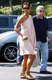 Halle Berry - Hollywood , 19set09 Th_47121_Halle_Berry_O2A_West_Hollywood_190909_012_122_401lo