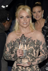 Britney Spears - 40th Annual People's Choice Awards in LA (0 Th_264493953_spears_pca_63_122_556lo