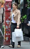 Jessica Biel - Page 2 Th_50513_Preppie_Jessica_Biel_shops_in_SoHo_05.09.09_771_122_160lo