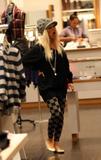 Christina Aguilera - Page 2 Th_44208_celebs4ever_Christina_Aguilera_Candids_Shopping_in_Hollywood_October_4th_2008_0031_122_485lo