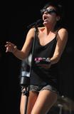 Lily Allen - Shorts on Stage - Londra - 22agosto09 Th_99859_Robynfan01_Lily_performing_at_V_Festival_in_London_715_122_478lo